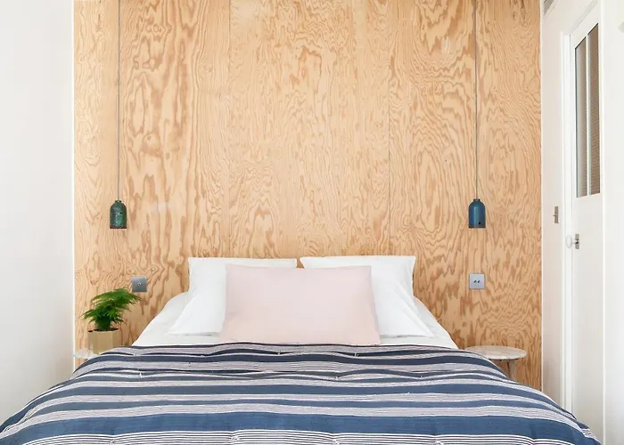 Henriette 3* Paris